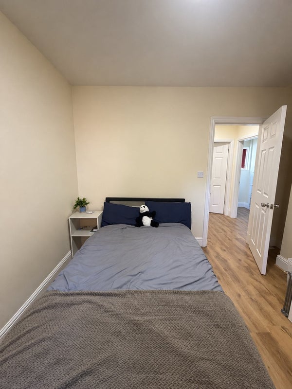 Room Fairholme Road in Manchester