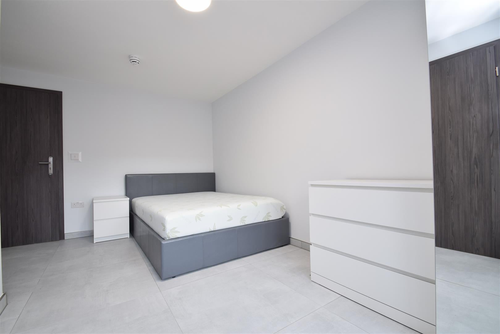 Flat Norton Road in Greater London