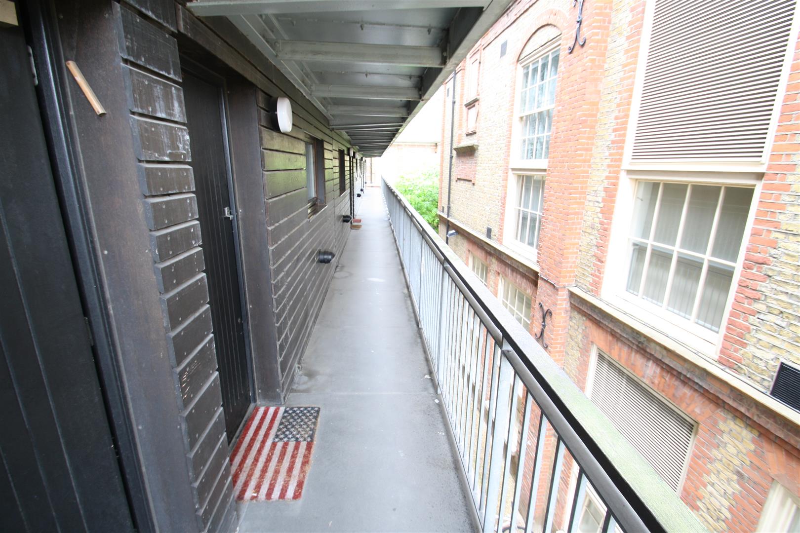 Flat Clark Street in Greater London