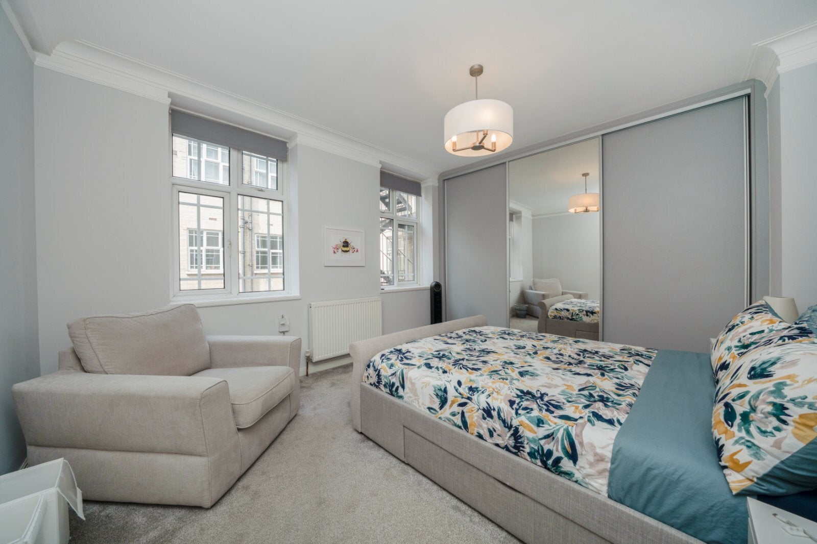 Flat Kensington High Street in Greater London