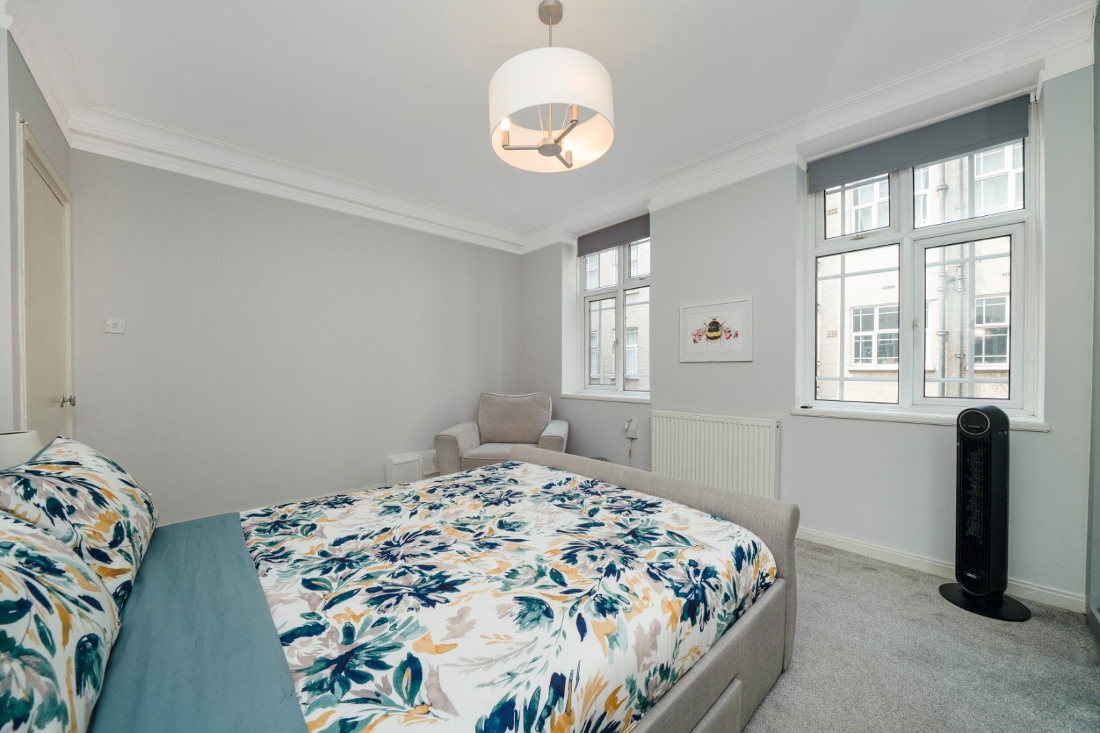 Flat Kensington High Street in Greater London