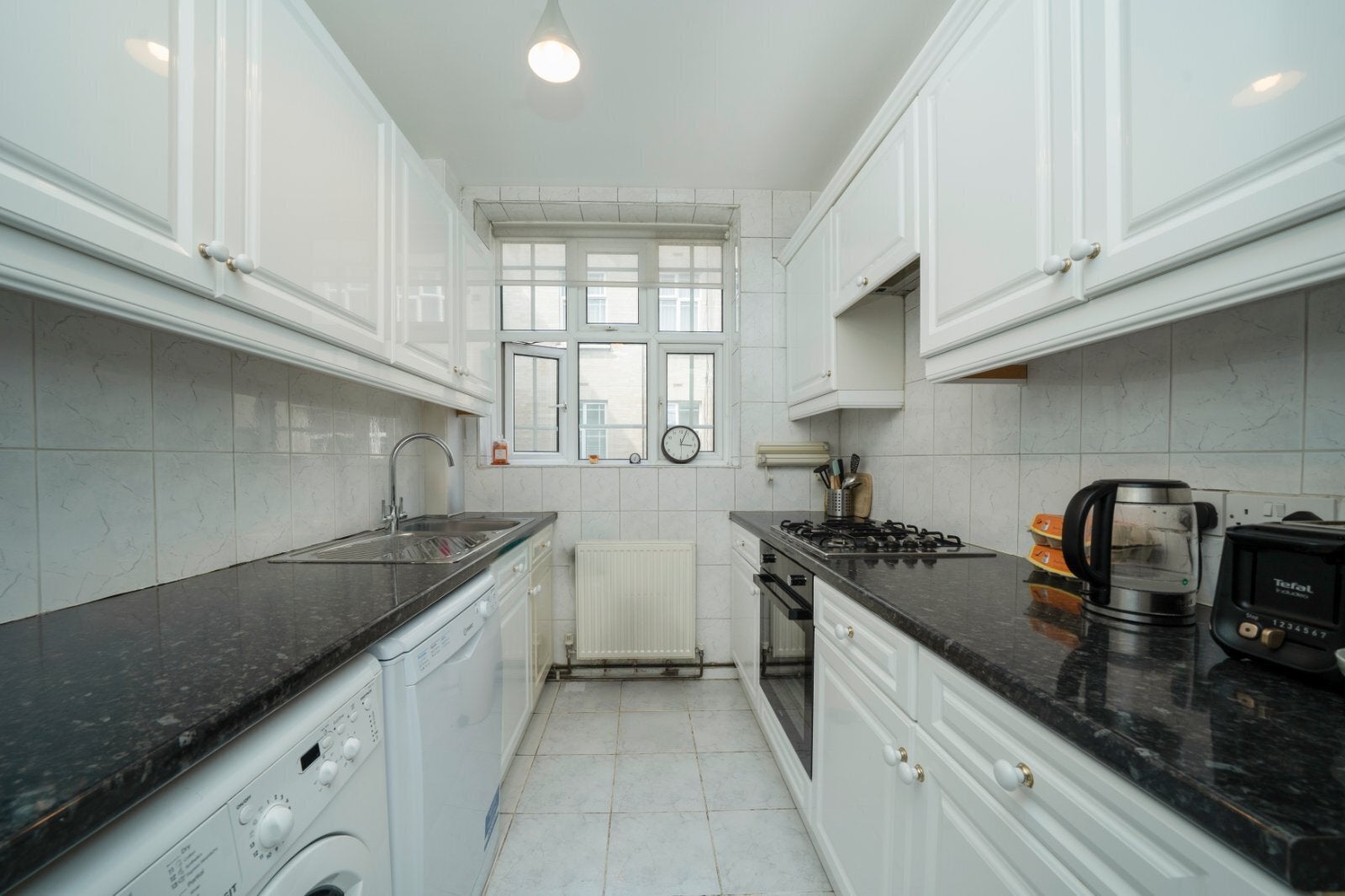 Flat Kensington High Street in Greater London
