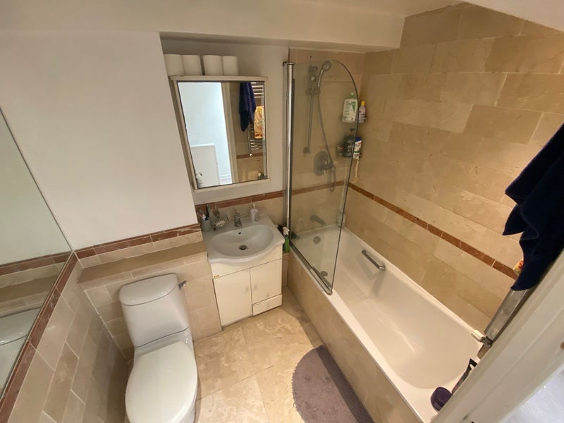 Room Carlton Drive in Greater London