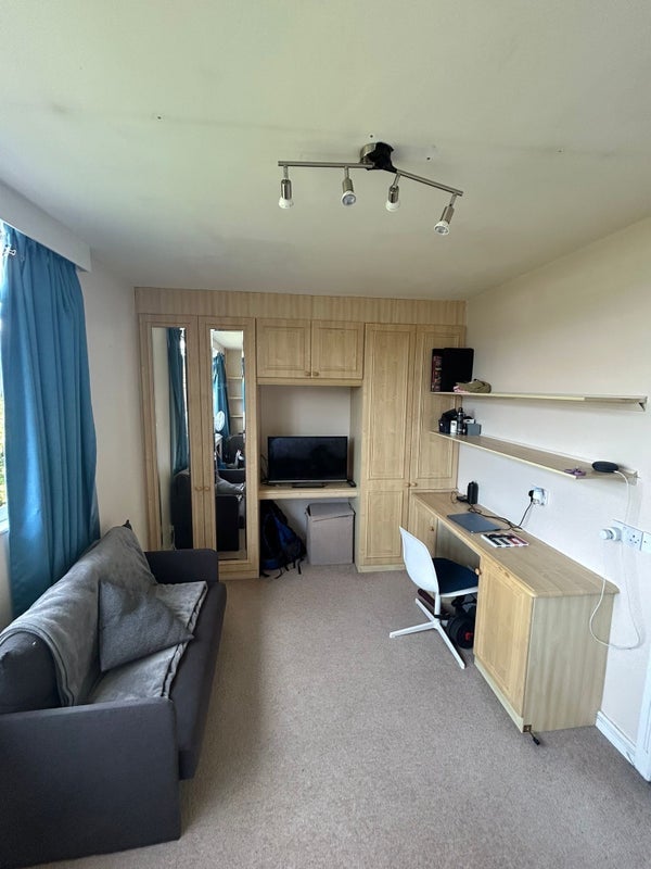 Room Carlton Drive in Greater London
