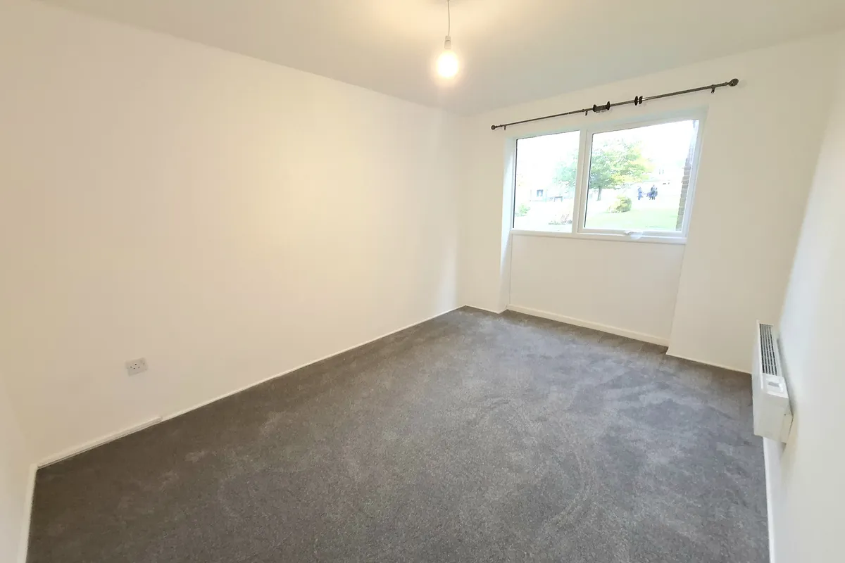 Flat Roydon Court in Dacorum