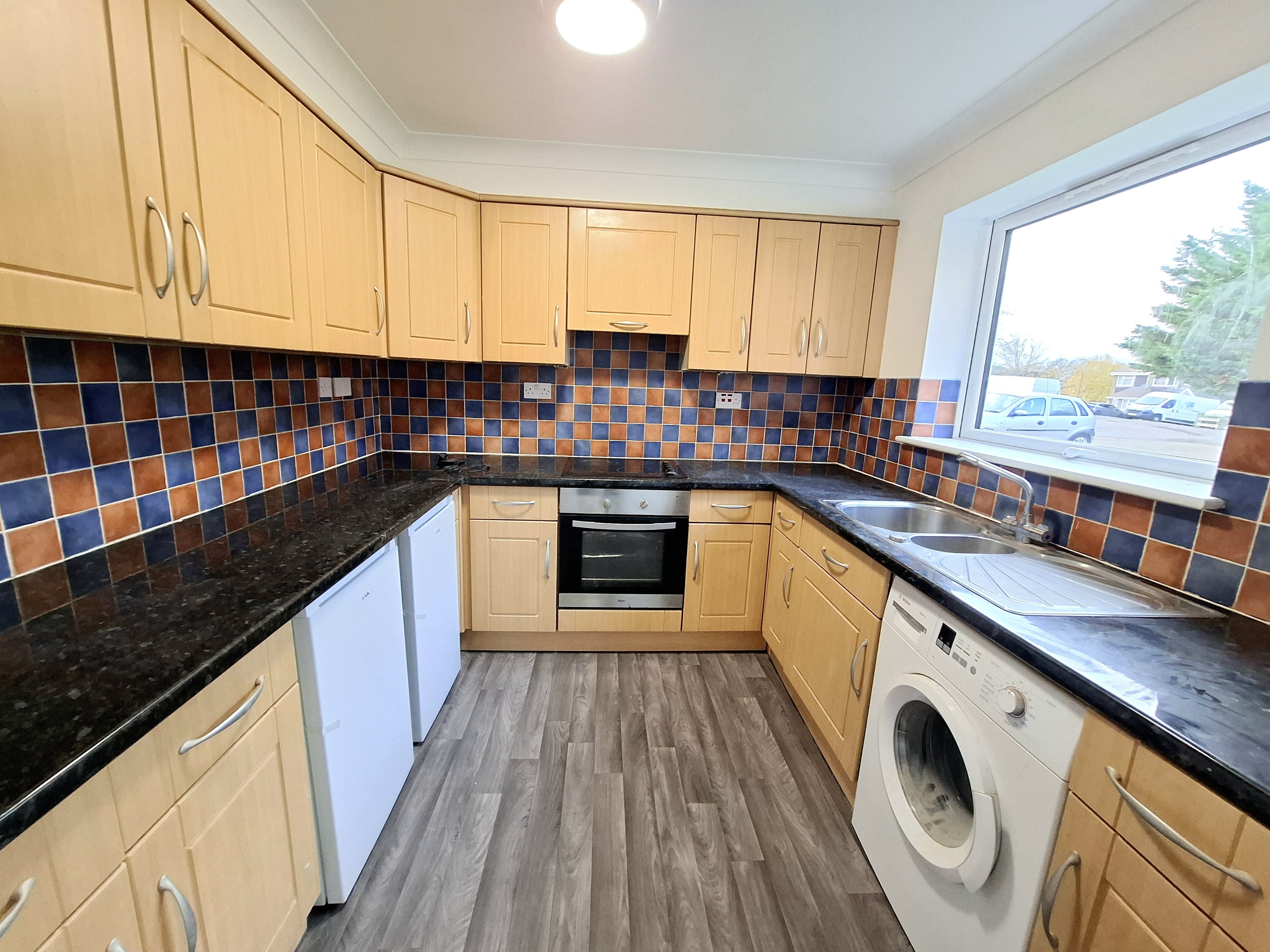 Flat Roydon Court in Dacorum