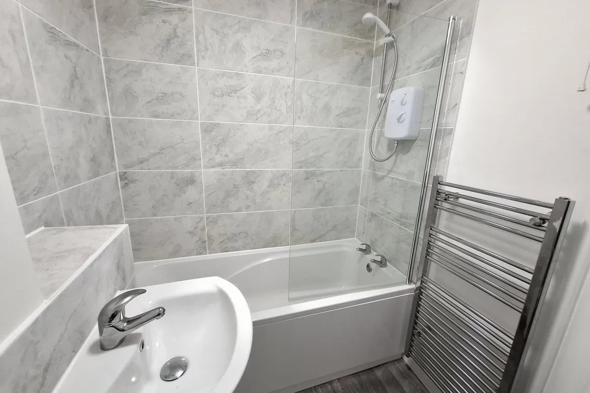 Flat Roydon Court in Dacorum