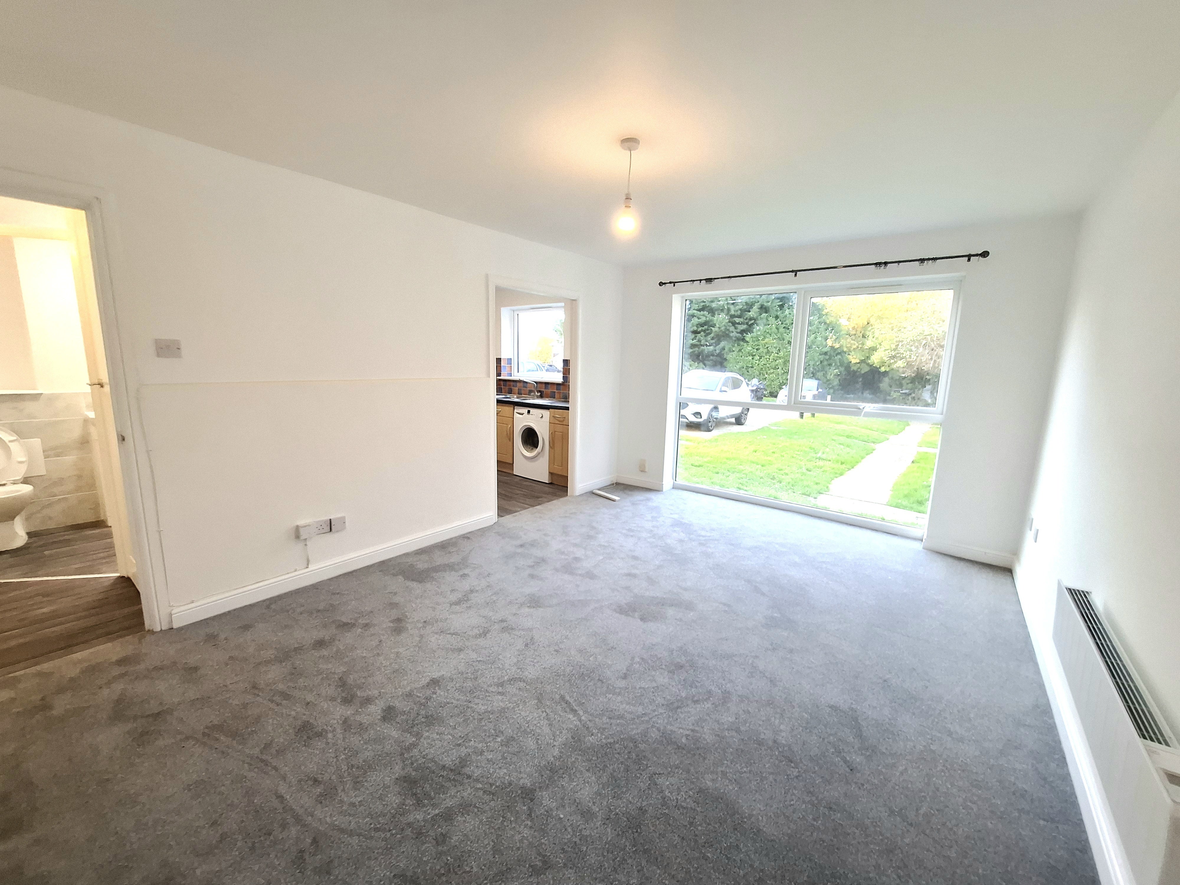 Flat Roydon Court in Dacorum