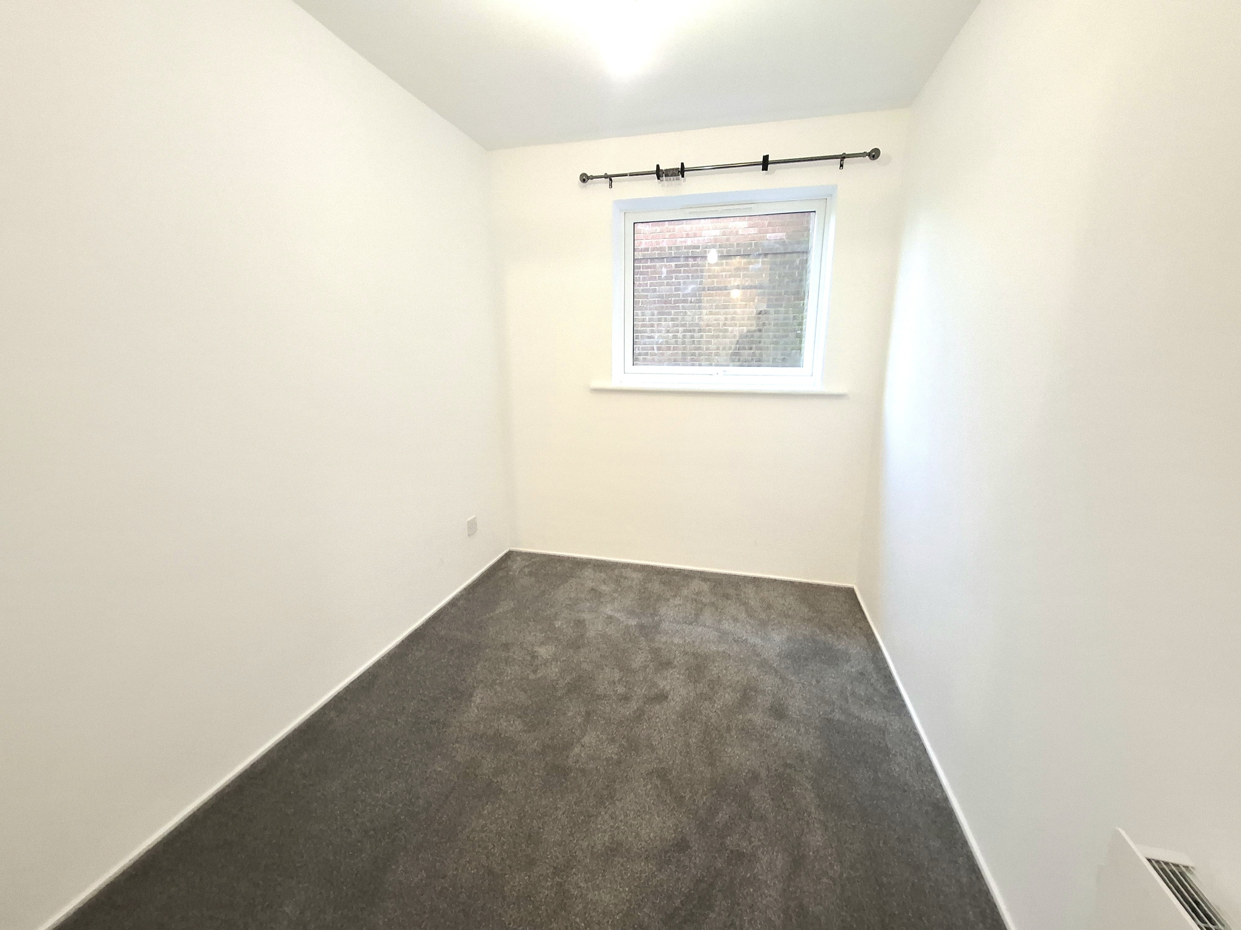 Flat Roydon Court in Dacorum