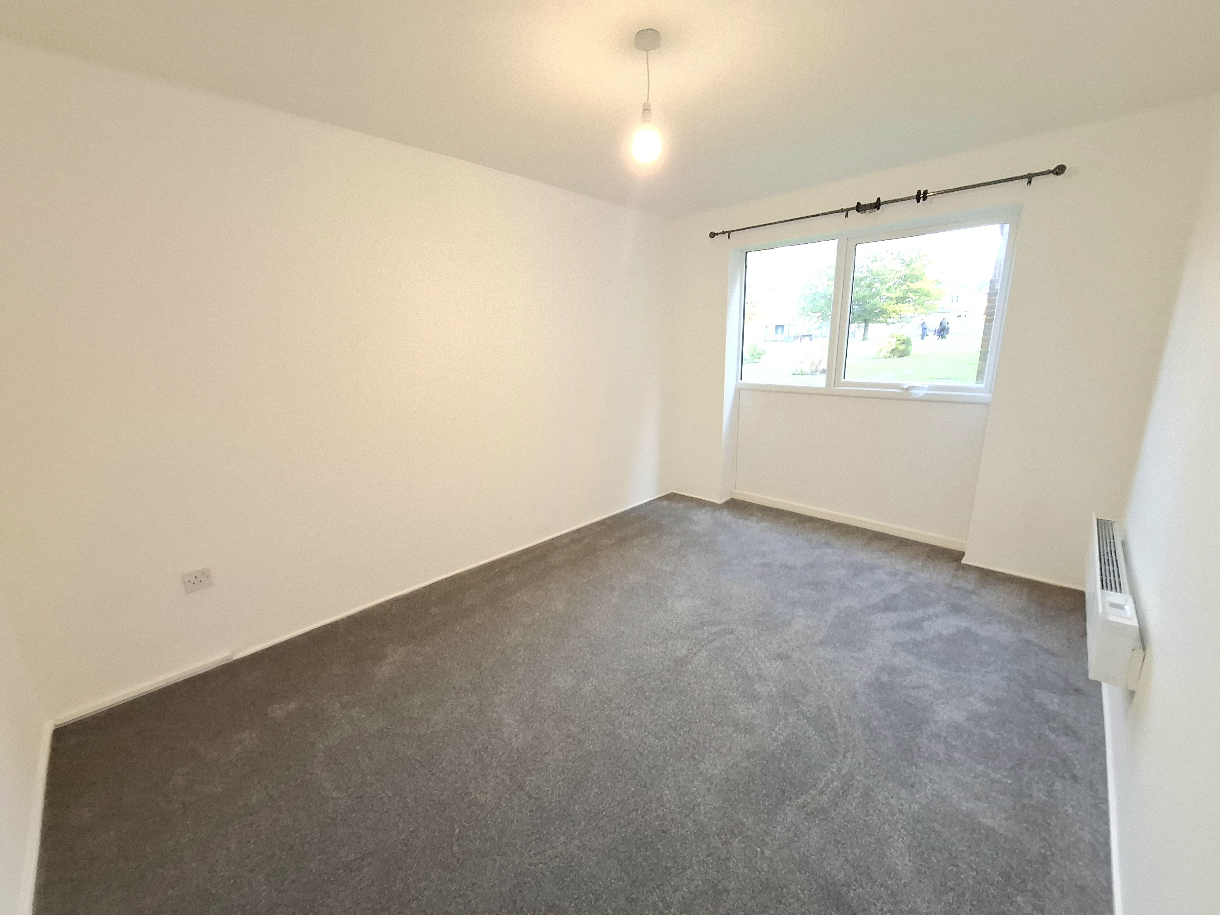 Flat Roydon Court in Dacorum