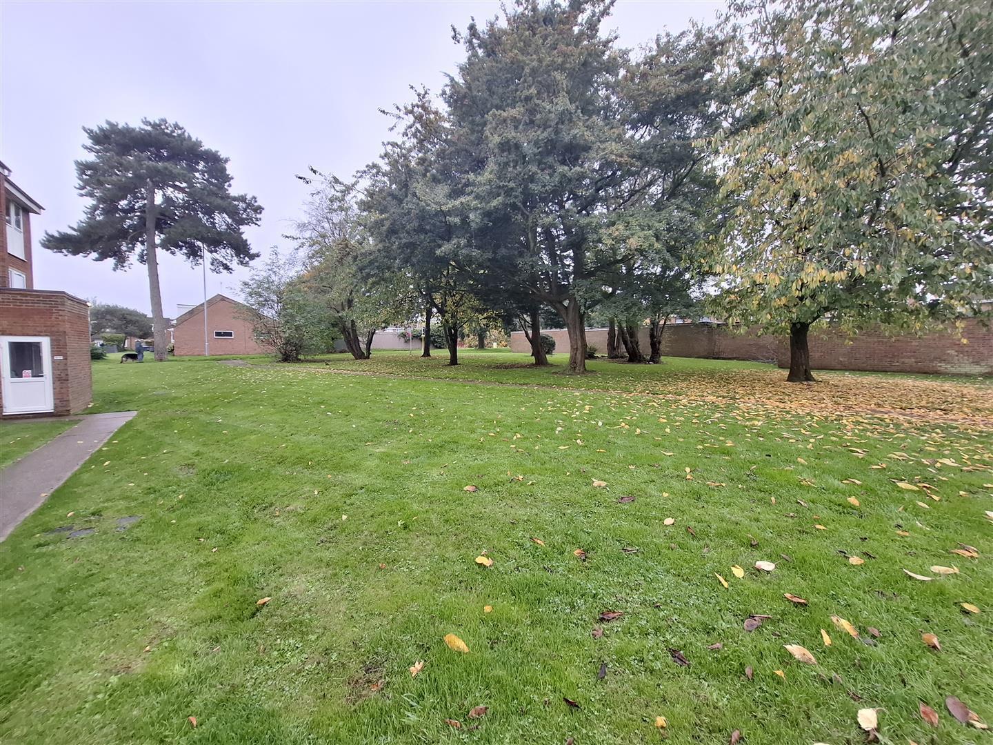 Flat Roydon Court in Dacorum