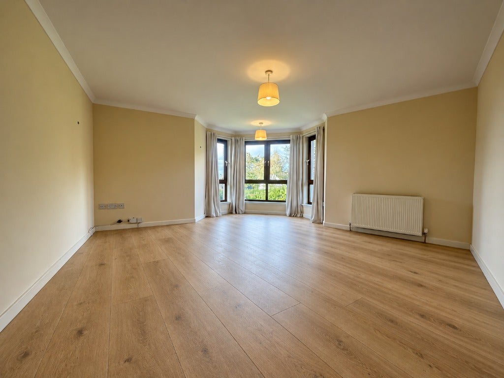 Flat Bemersyde Avenue in Glasgow
