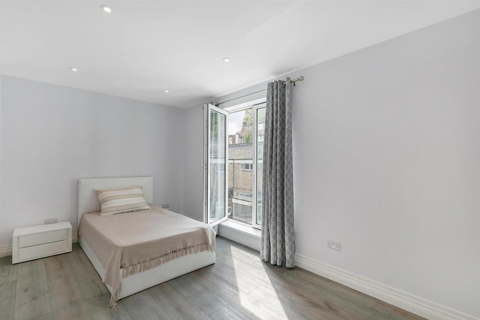 Flat Hesketh Place in Greater London