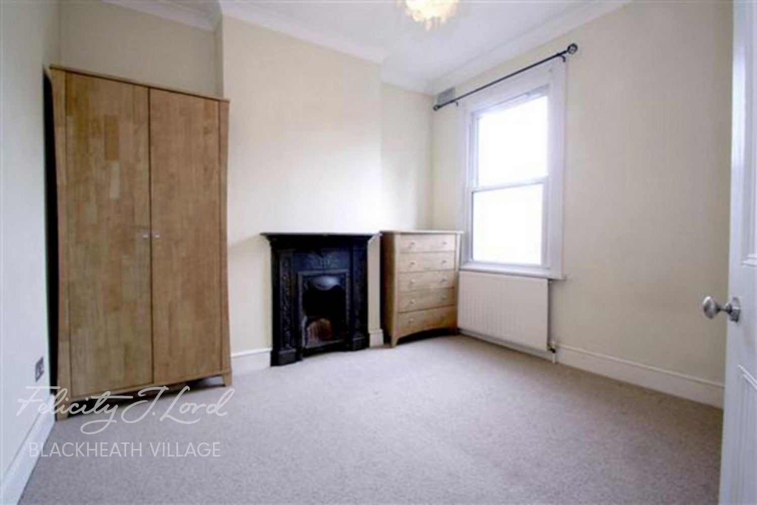 Flat Eastcombe Avenue in Greater London