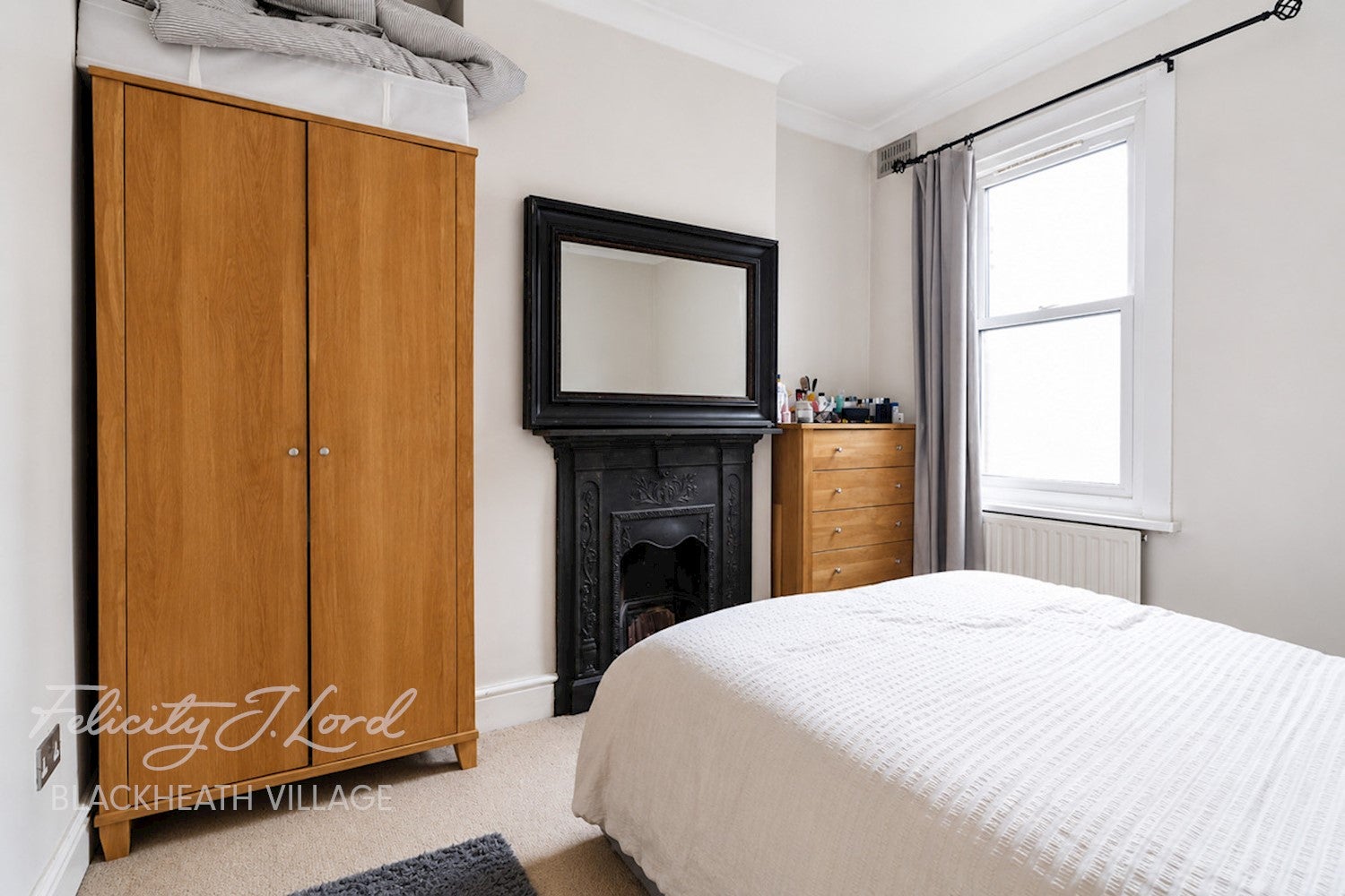 Flat Eastcombe Avenue in Greater London