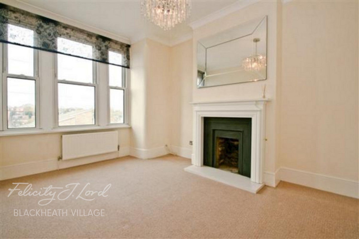 Flat Eastcombe Avenue in Greater London