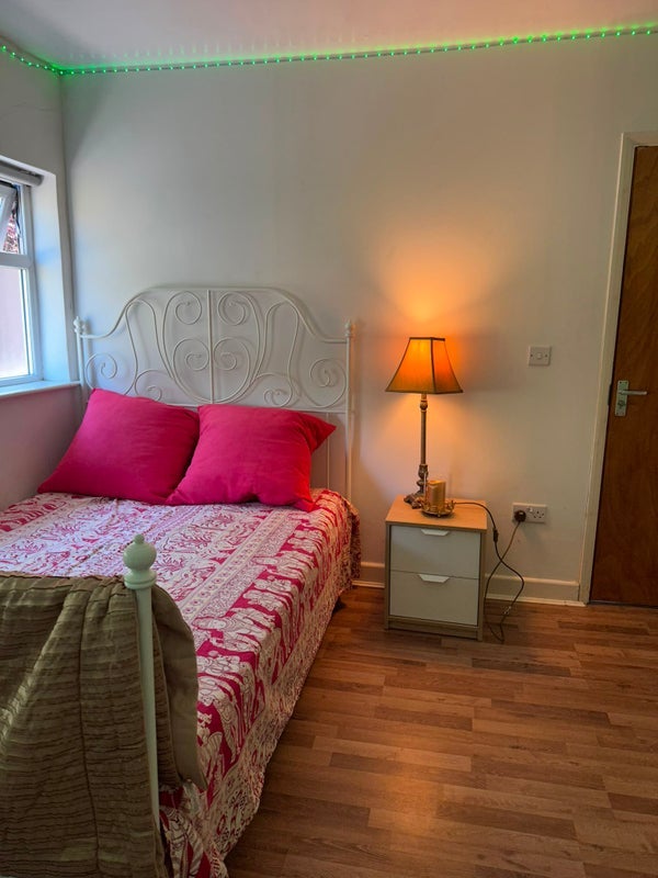 Room Beeston Road in Nottingham