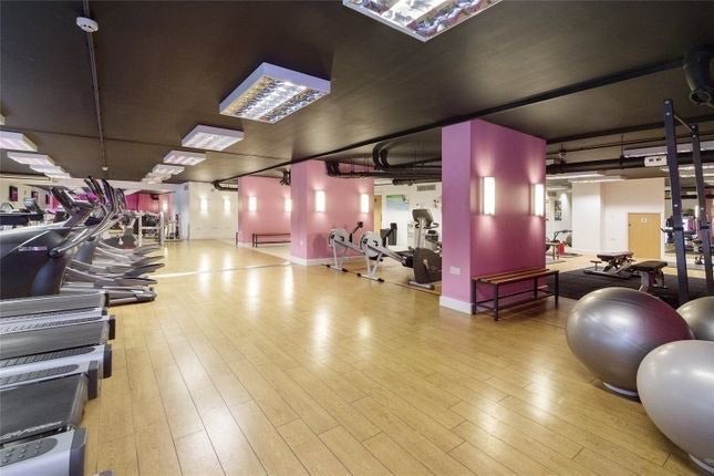 Room Roseberry Place in Greater London