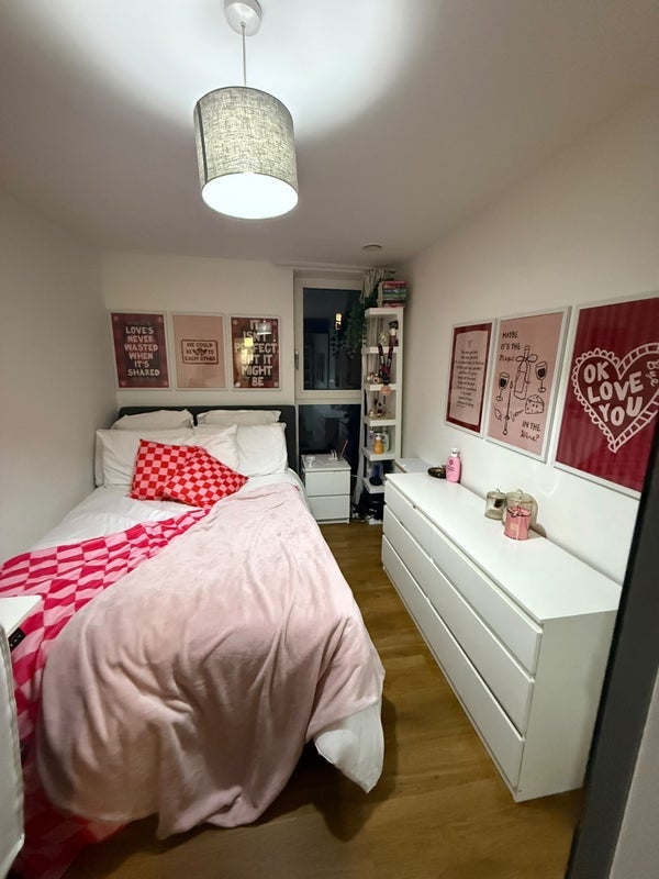 Room Roseberry Place in Greater London