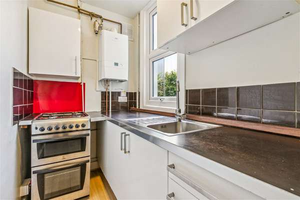 Flat Northcote Road in Greater London