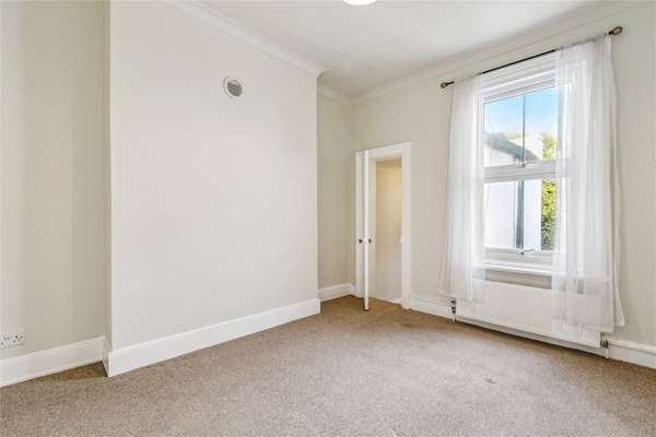 Flat Northcote Road in Greater London