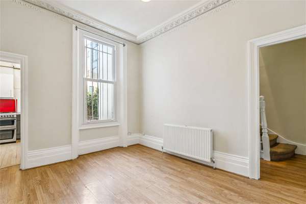 Flat Northcote Road in Greater London