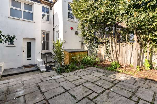 Flat Northcote Road in Greater London