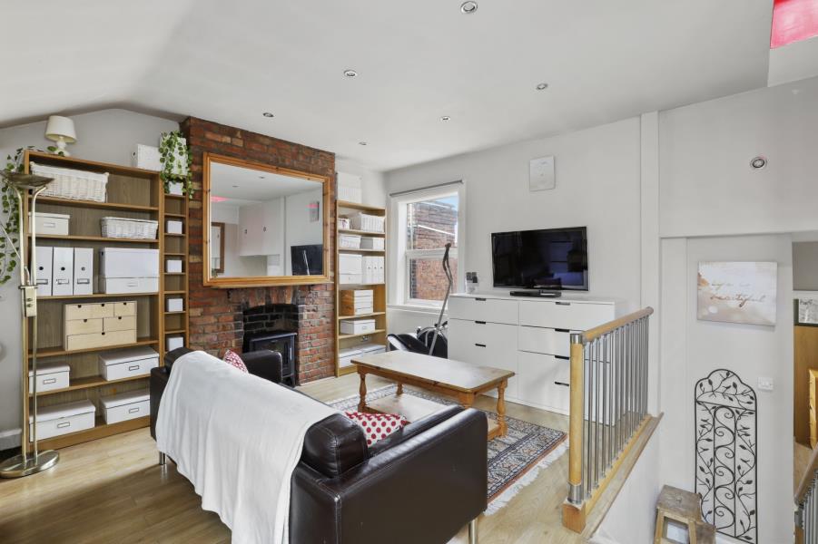 Flat Inderwick Road in Greater London