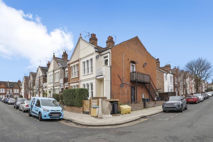Flat Inderwick Road in Greater London
