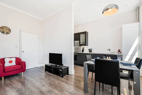 Flat Nevern Square in London