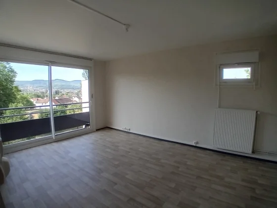 Flat Rue Pierre et Marie Curie in Autun