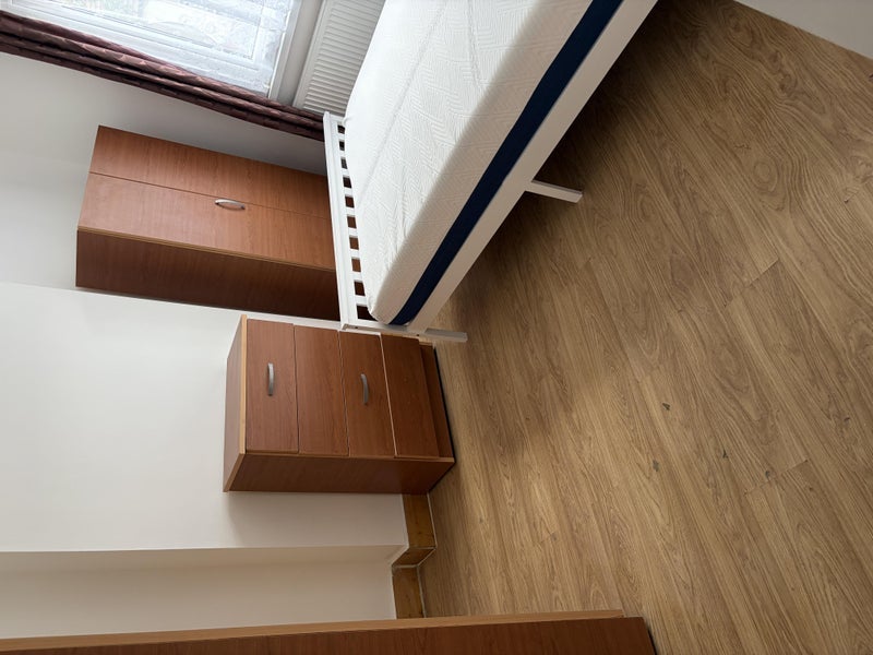 Room Burges Road in Greater London
