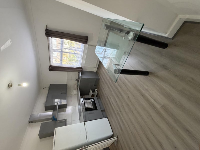 Room Burges Road in Greater London