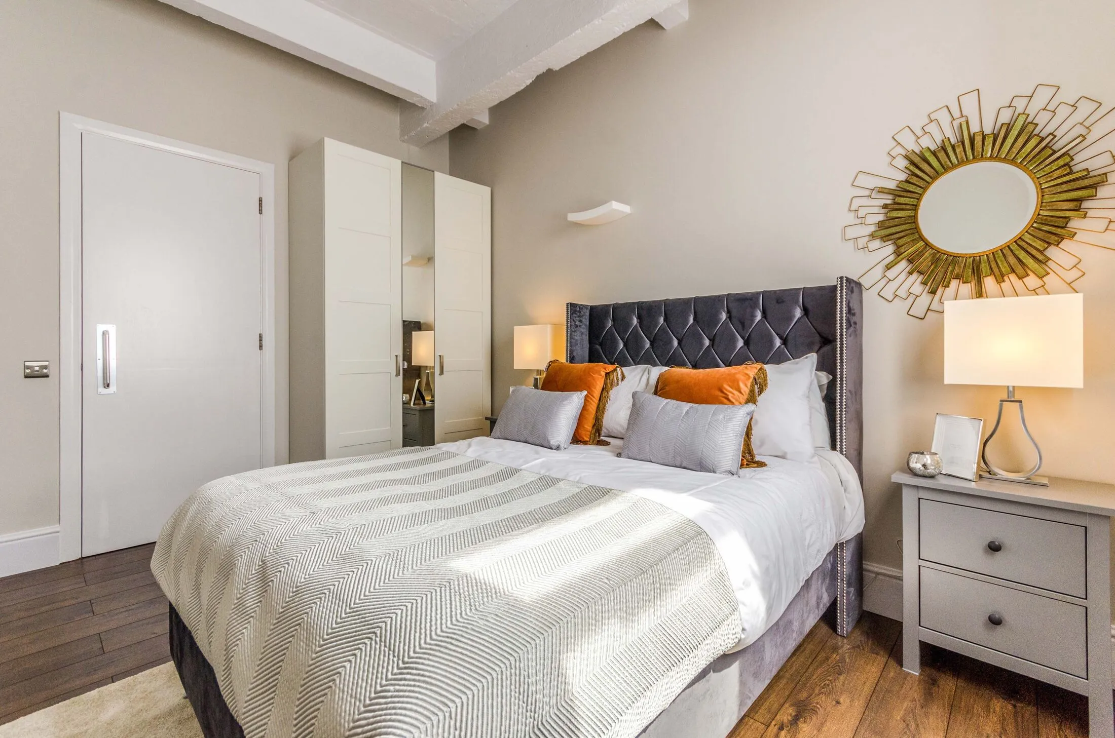 Flat Dingley Road in Greater London