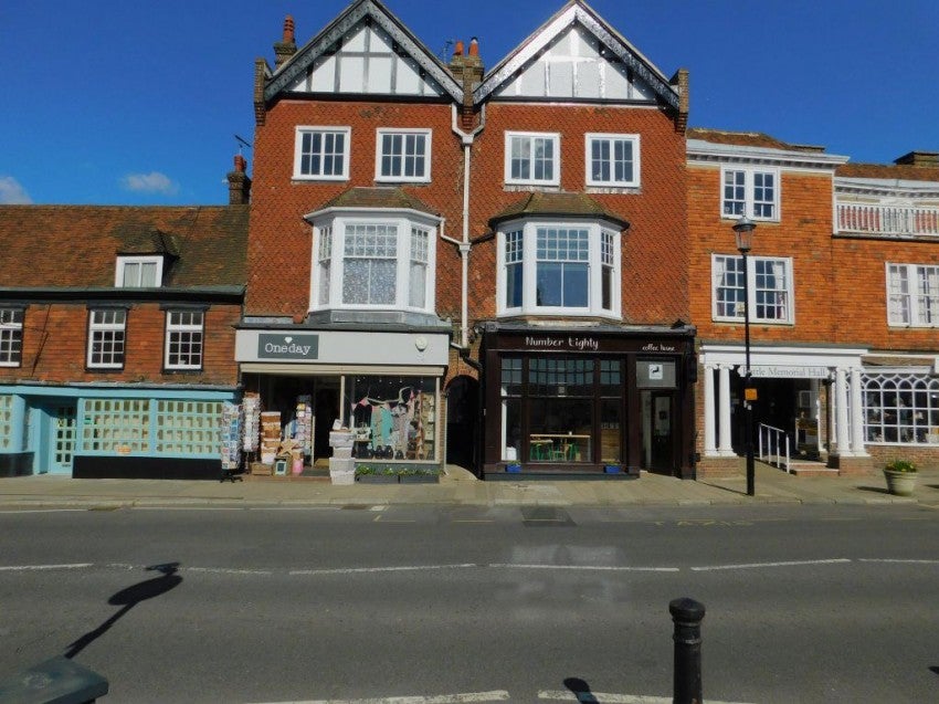 Flat High Street in Rother