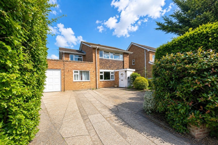 House Malthouse Lane in Surrey Heath