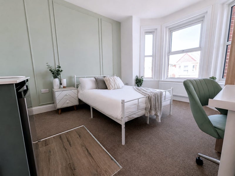 Room Poole Road in Bournemouth