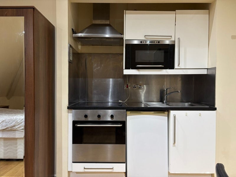 Flat Brondesbury Park in Greater London