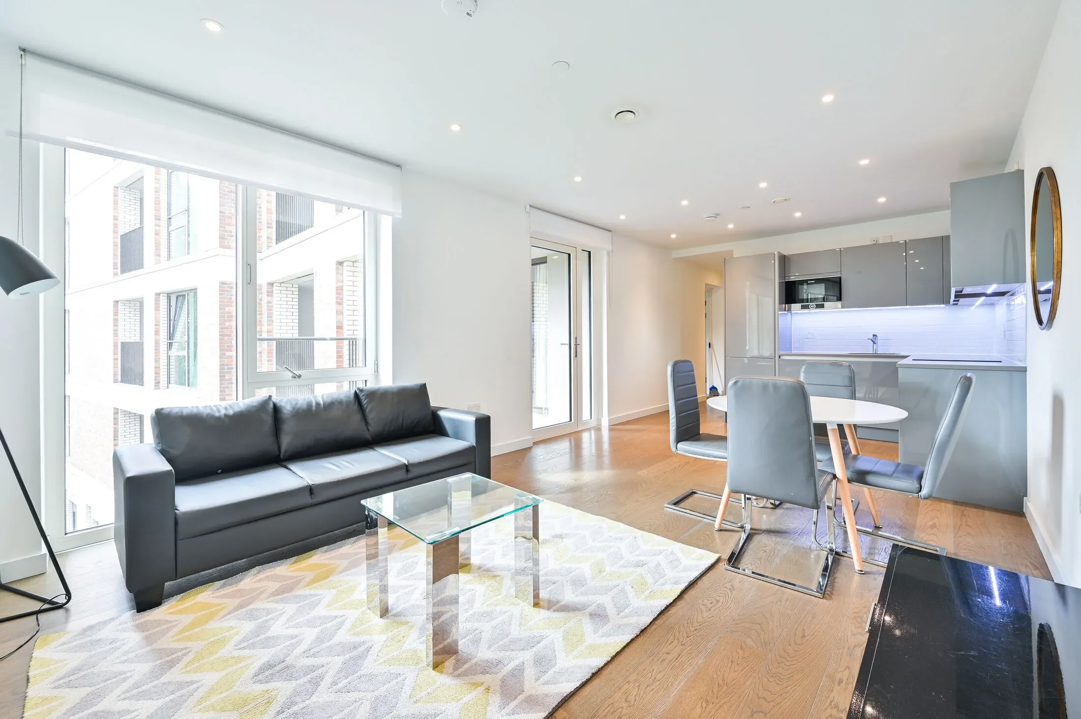 Flat Sayer Street in Greater London