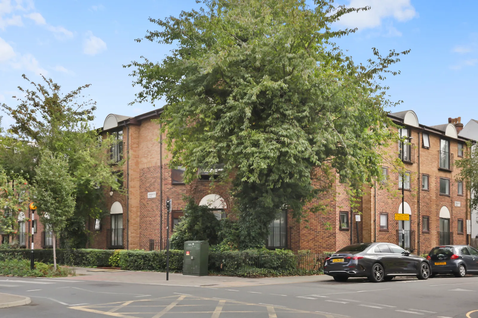 Flat Holloway Road in Greater London