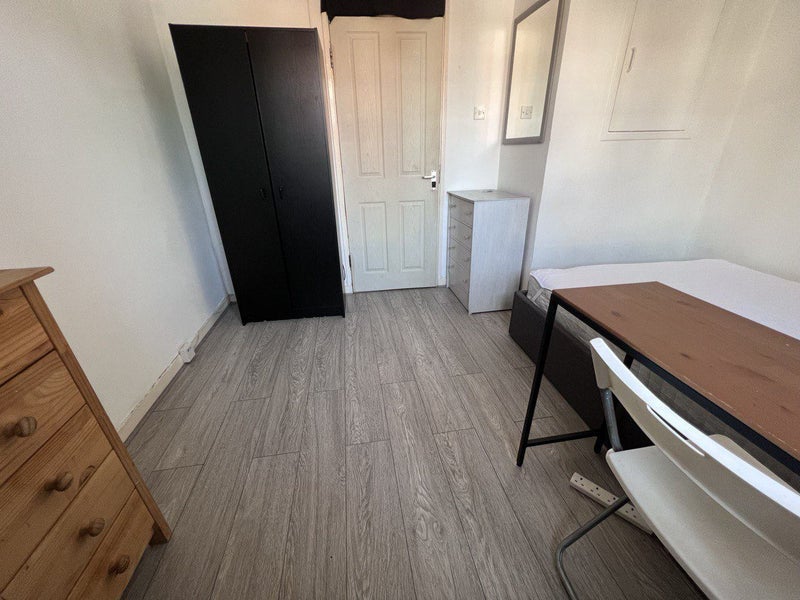 Room Howard Road in Greater London