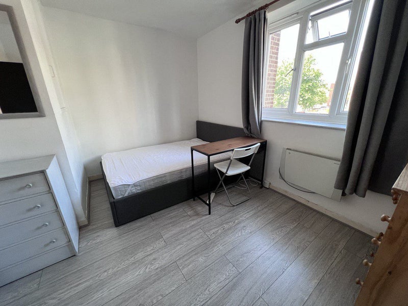 Room Howard Road in Greater London
