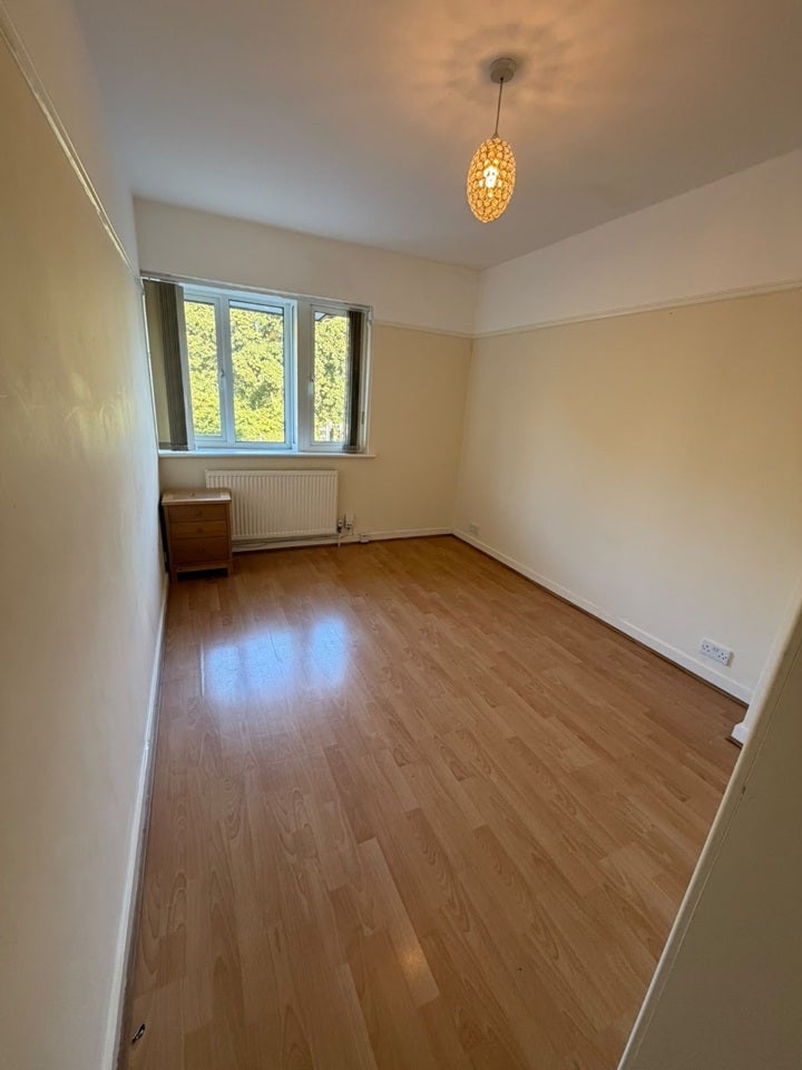 Room Epsom Road in Greater London