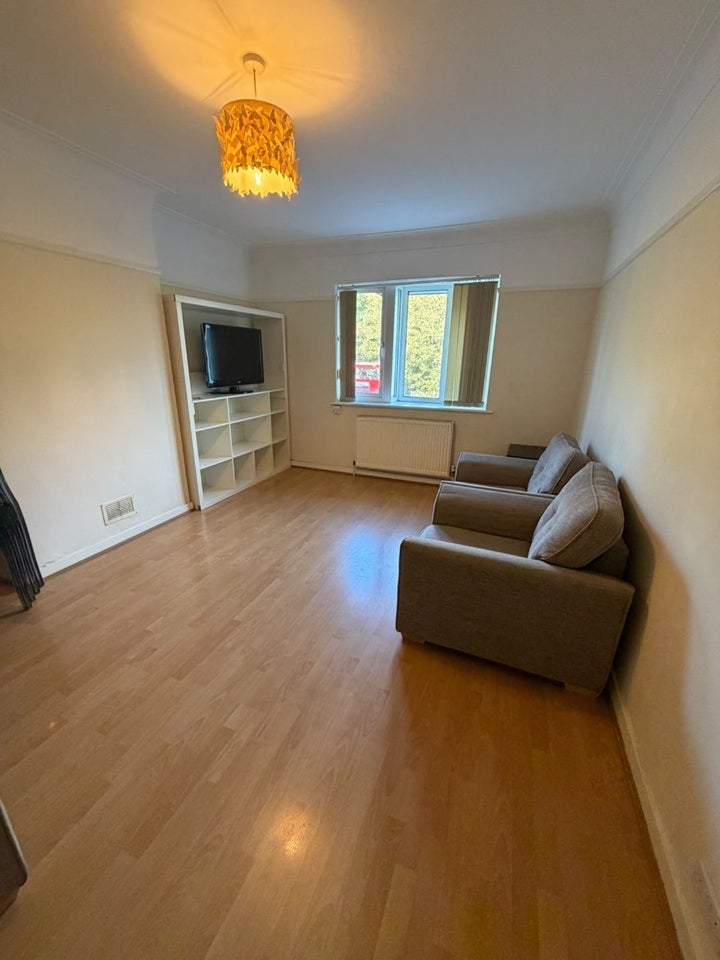 Room Epsom Road in Greater London