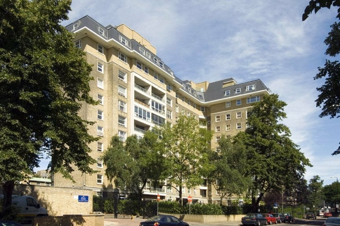 Flat Finchley Road in Greater London