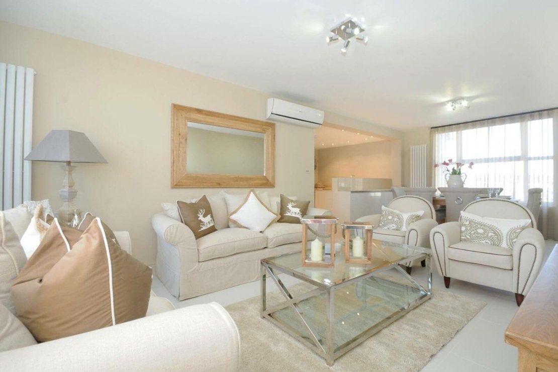 Flat Finchley Road in Greater London