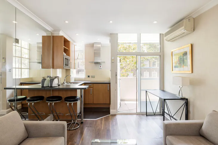 Flat Sloane Avenue in Greater London