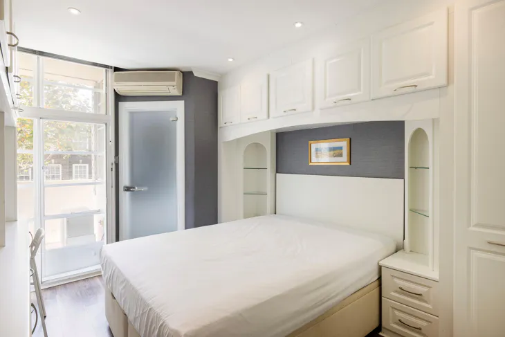 Flat Sloane Avenue in Greater London