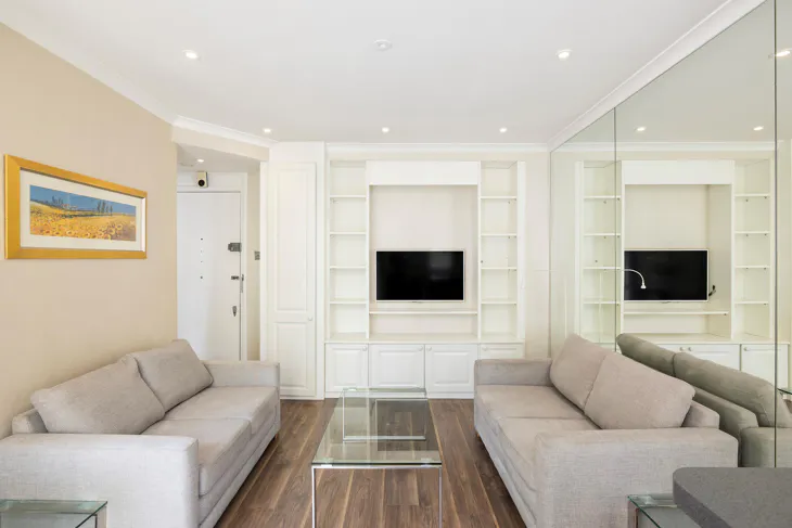 Flat Sloane Avenue in Greater London