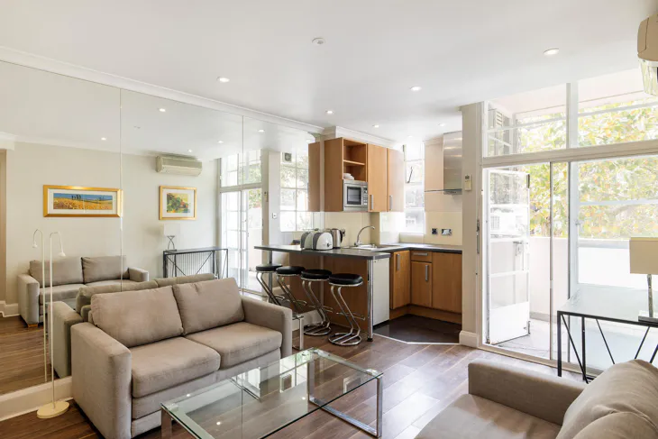 Flat Sloane Avenue in Greater London